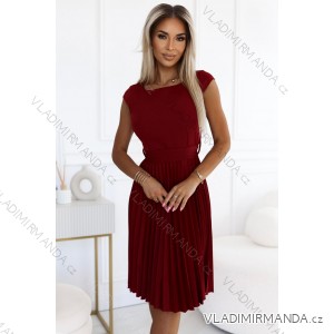 311-15 LILA Plisseekleid mit kurzen Ärmeln - Farbe bordeaux